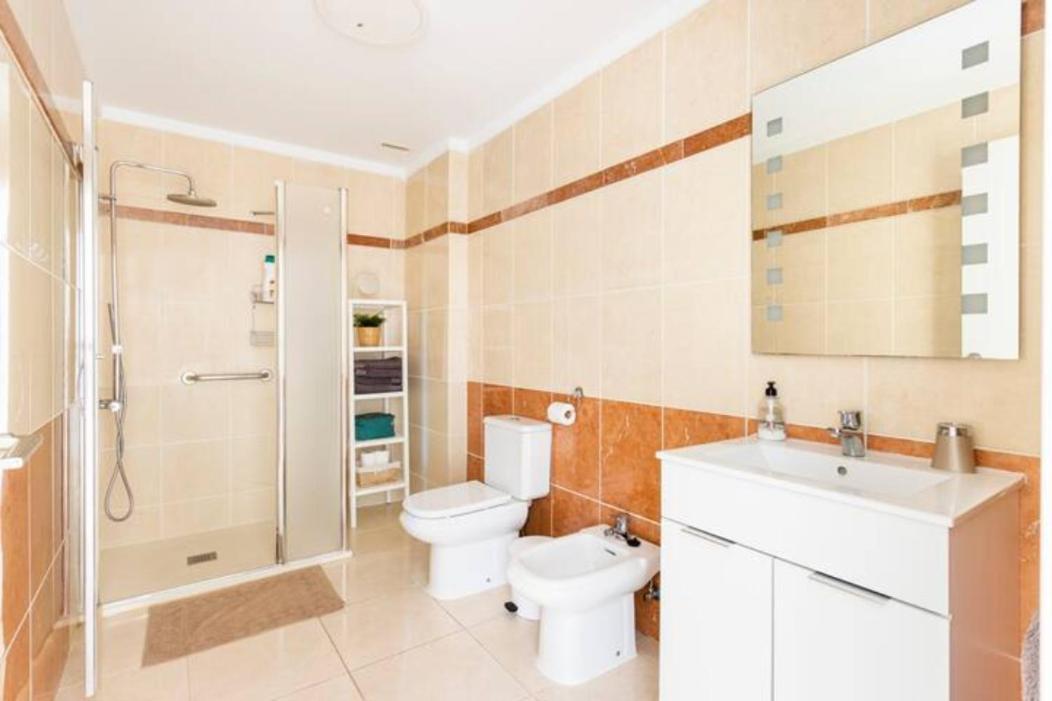 Amplio Y Comodo Apartamento En Callao Salvaje. Luaran gambar